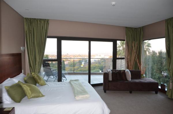 Johannesburg Executive Suite with stunning views of Johannesburg and Rosebank