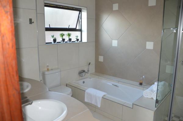 Johannesburg  Executive Suite Bathroom