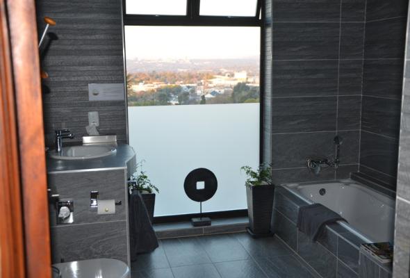 Rosebank Executive Suite Bathroom