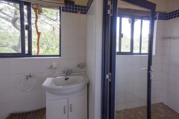 Family cottage- parents bathroom