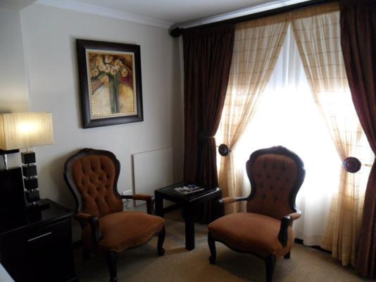 Luxury King Suite Room 1