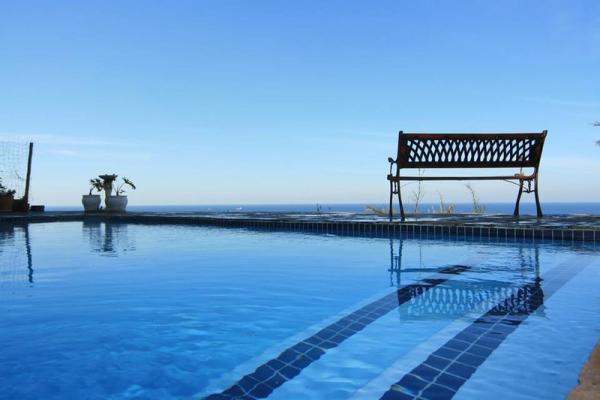 180 Degree Sea View - Whale watching from the pool deck.