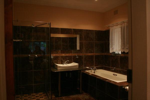 En-Suite Bathroom