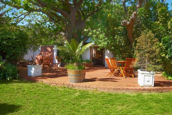 Garden View looking towards Oak Tree Cottage