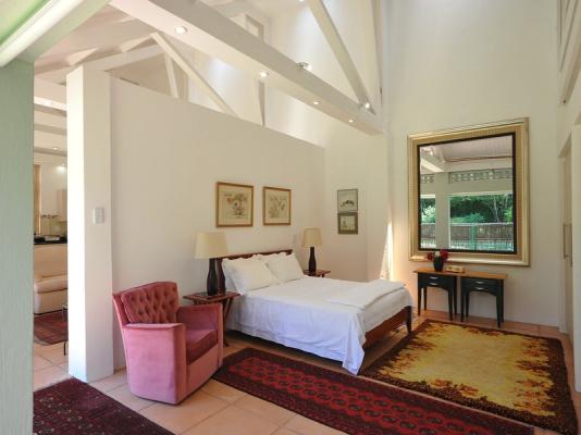 The Garden Suite -open and airy...sleeps 3...4 sq meters