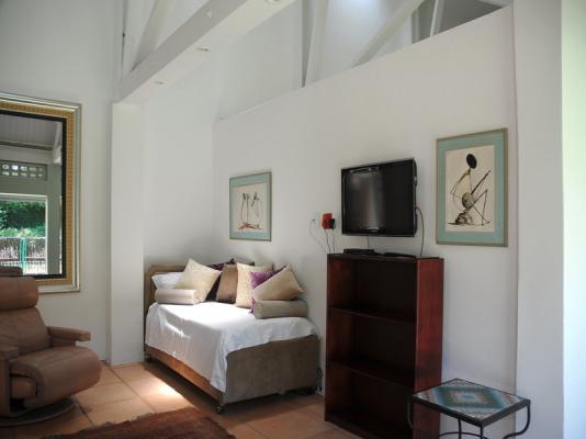 The Garden Suite -open and airy...sleeps 3...74 sq meters