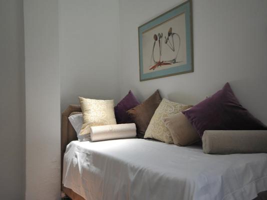 The Garden Suite -open and airy...sleeps 3...74 sq meters