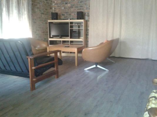 Spacious cottage living area