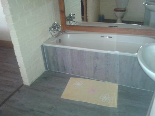 Spacious cottage bathroom