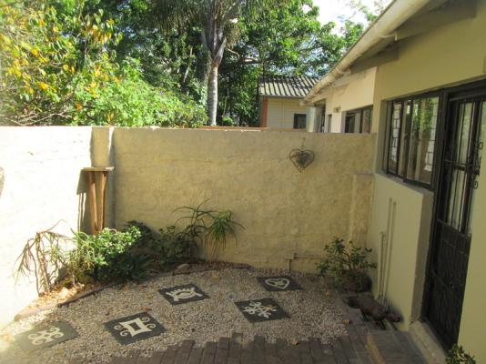 Inyathi Guest Lodge Self Catering