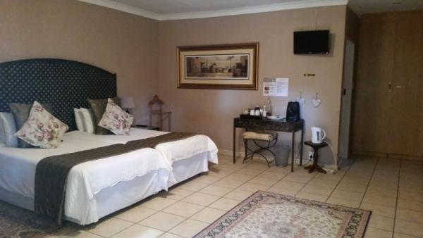 Luxury Double Room @ Greenfields Platinum