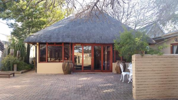 Private Lodge entrance at Greenfields Platinum