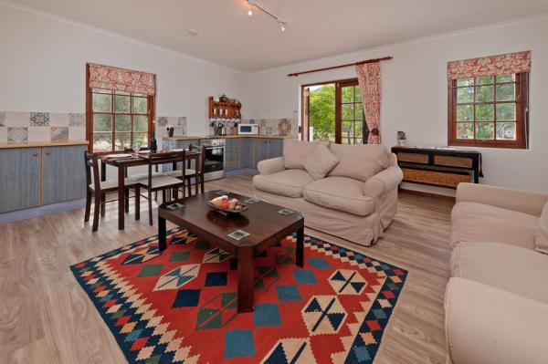 Pinotage Cottage Living/Dining Room