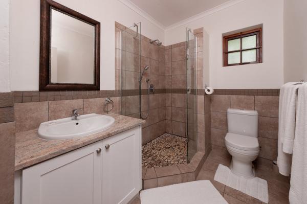 Pinotage Cottage Shower Room