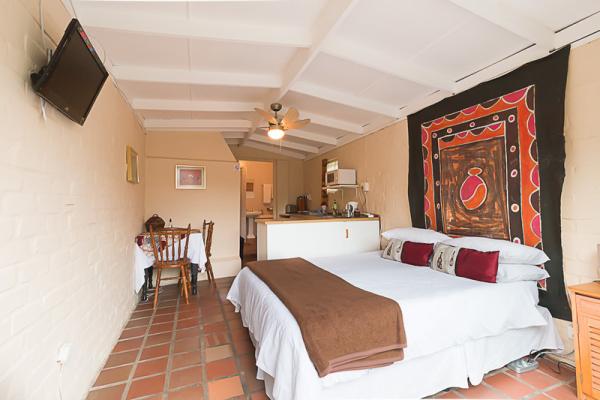 Inyathi Guest Lodge Self Catering