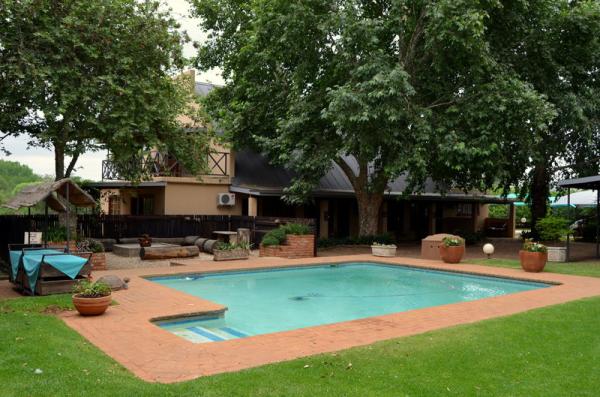 Swimming pool and braai area