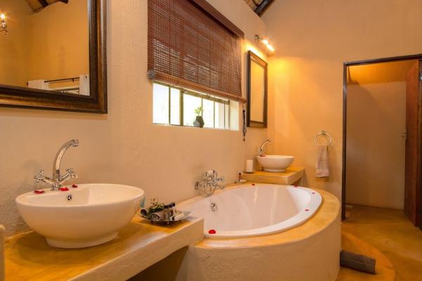 Luxury Bush Suite Bathroom