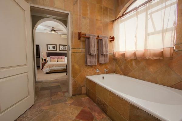 Deluxe King Room with Bath and Shower 