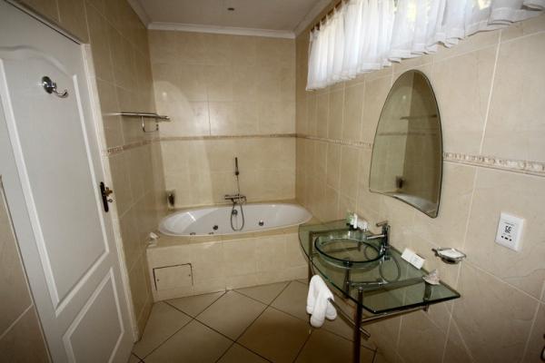 Luxury Triple Bathroom