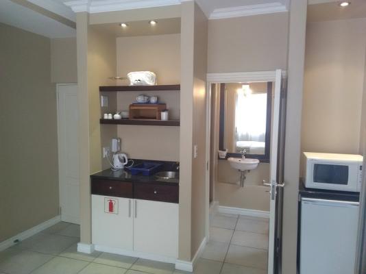 Budget Double Room B3 kitchenette