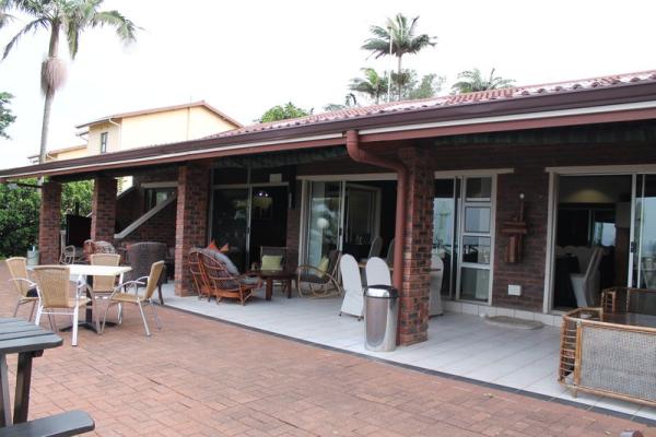 outside patio and eating area