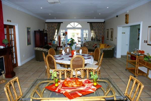 Open Plan Dining Room / Lounge 