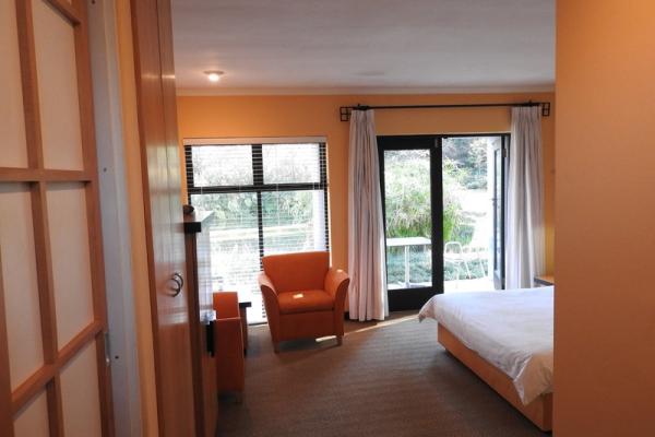 Double Room (Orange)