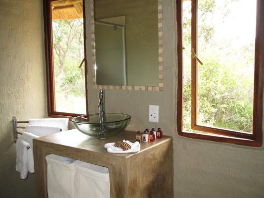 Leopard Lodge- Bathroom